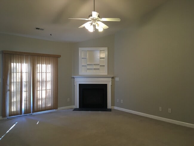 Building Photo - Marvelous 3 Bedroom Sanford Townhome!!