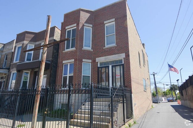 Building Photo - 2053 W Fullerton Ave