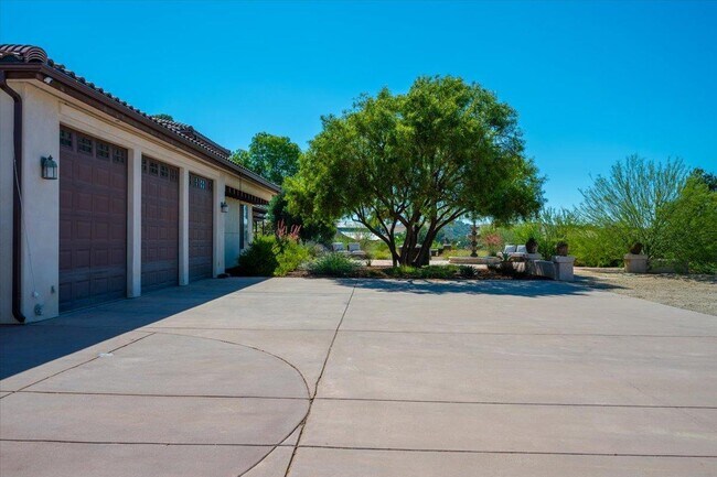 Building Photo - 6750 Golden Pheasant Ln