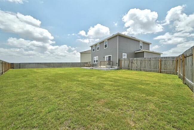 Building Photo - 215 Rubrum Rd