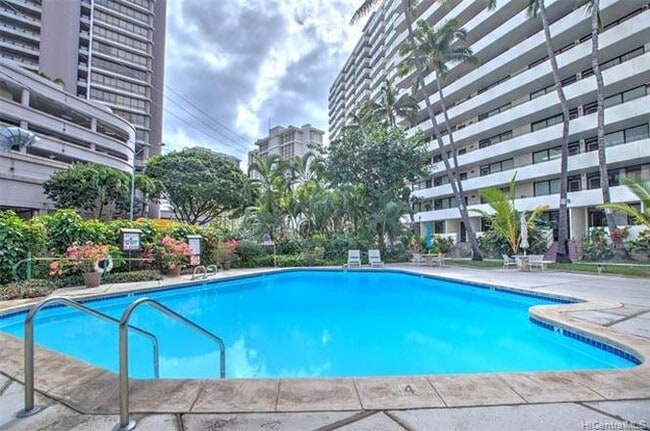 Building Photo - 425 Ena Rd