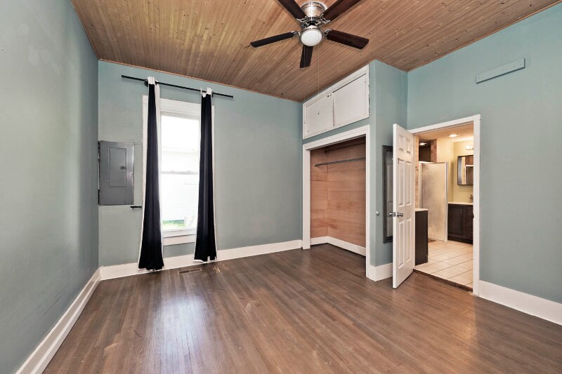 Building Photo - 427 Riley Ave