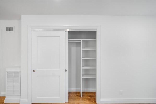 Building Photo - 11 Walnut St