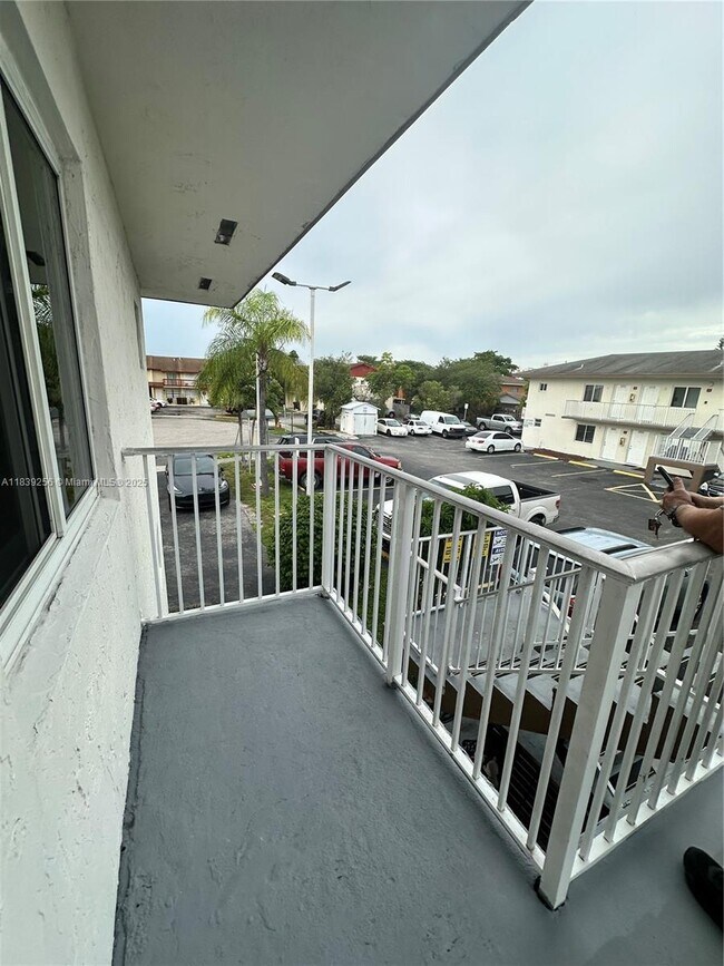 Primary Photo - 2300 W 66th Pl