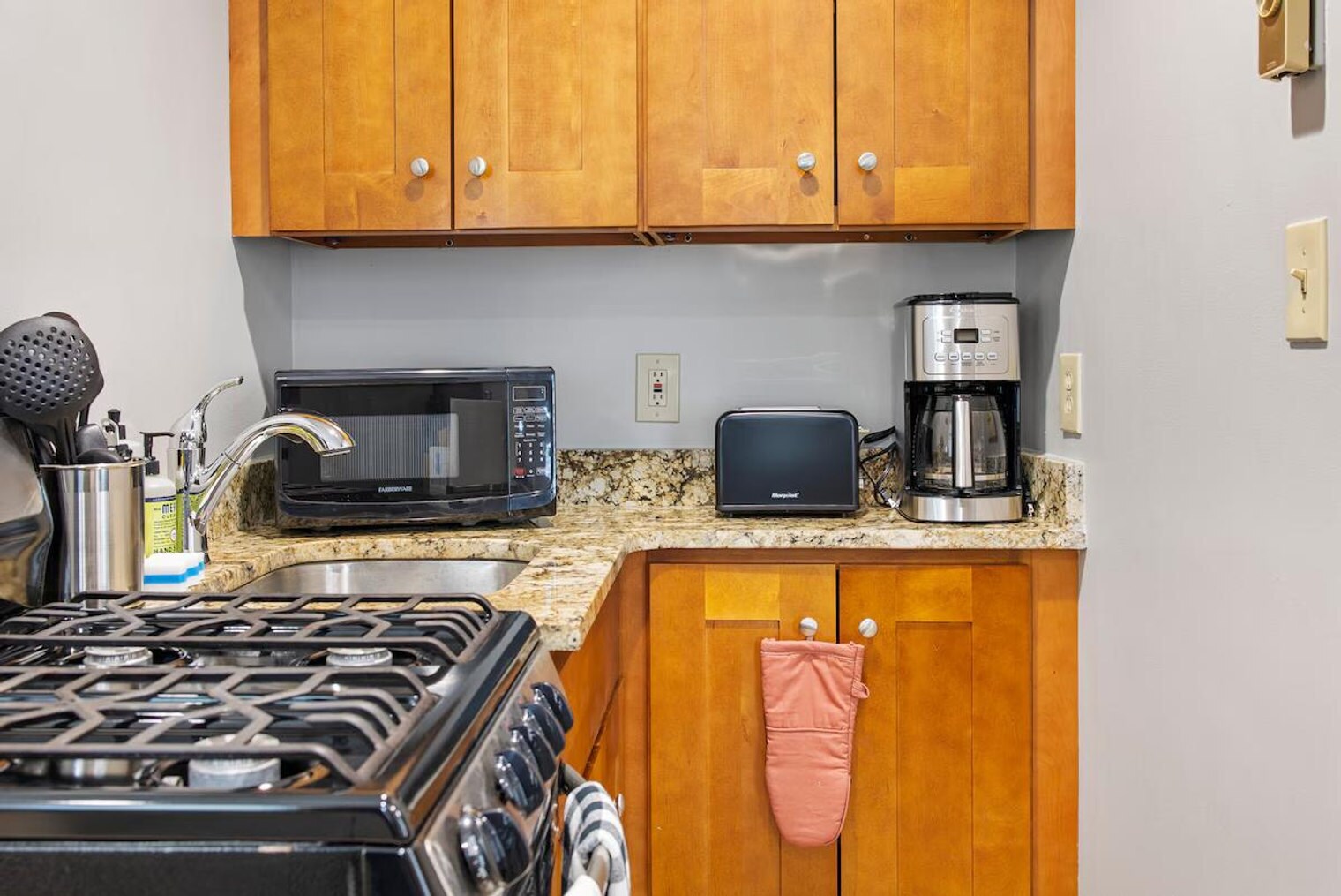 Building Photo - 350 North St