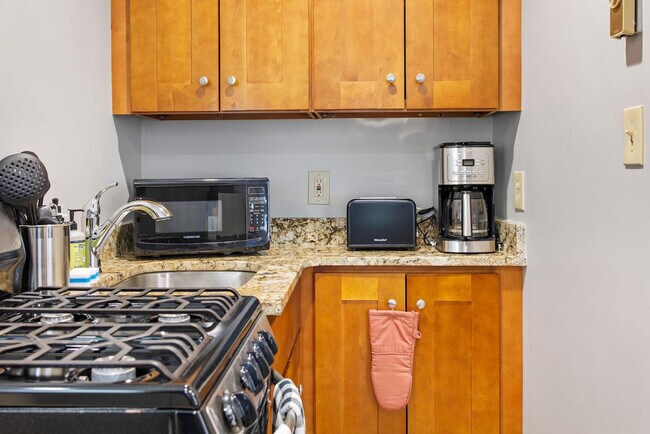 Building Photo - 2 Holden Ct