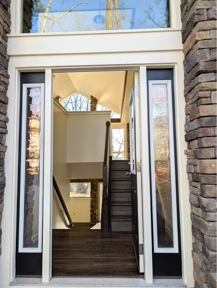 Building Photo - 515 Lakeview Dr