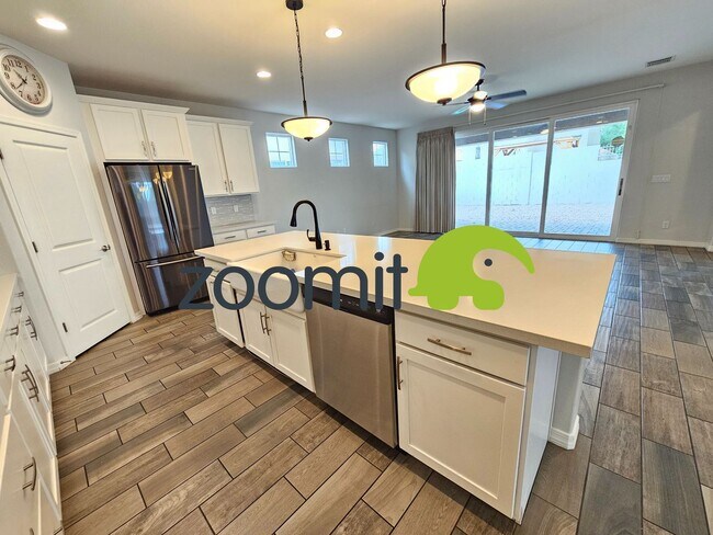 Building Photo - Wonderful 5 bedroom home **Coming Soon May 2026***