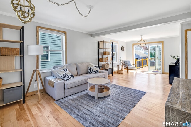 Building Photo - 855 Riverside Dr