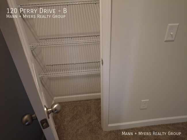Building Photo - 120 Perry Dr