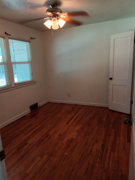 Building Photo - 2417 12th Ave Ct