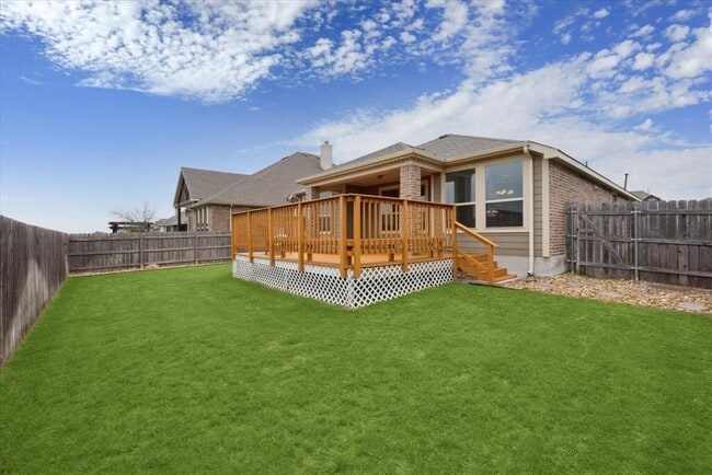 Building Photo - 6805 Leonardo Dr