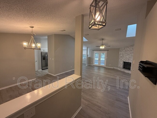 Building Photo - 3965 Deerwood Cir