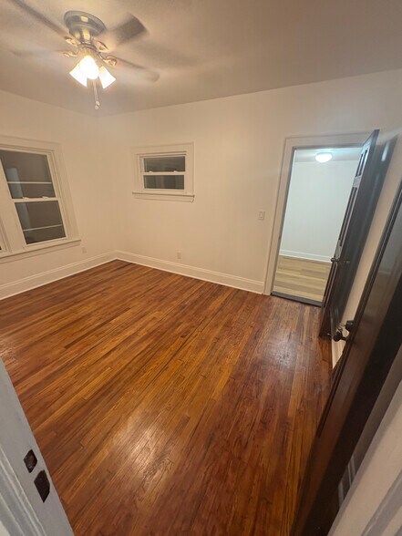 Building Photo - 3568 E 153rd St