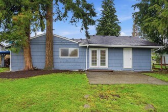 Building Photo - 3 BD | 2 BA Home with Great Backyard & Fireplace