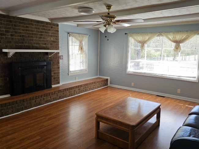 Building Photo - 6116 Evans Dr
