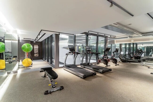 Building Photo - 171 Chrystie St