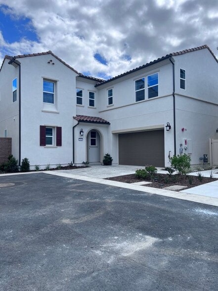 Building Photo - 4041 Pomelo Dr