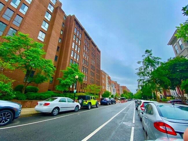 Building Photo - Dupont - West End Fabulous studio with decorative Fireplace & W/D