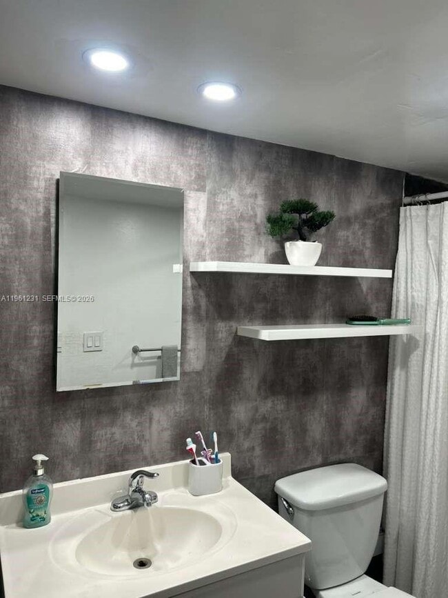 Building Photo - 1465 NE 123rd St