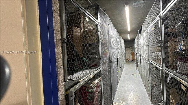 Building Photo - 200 Lakeview Dr