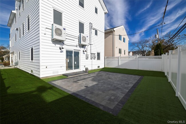 Building Photo - 550 E Harrison St