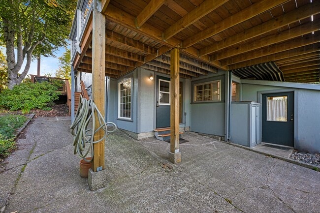 Building Photo - Charming 2-Bedroom Home with Stunning Wate...