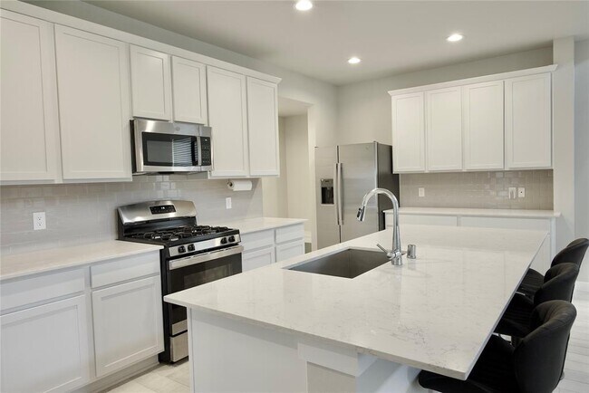 Building Photo - 3207 Tilley Dr