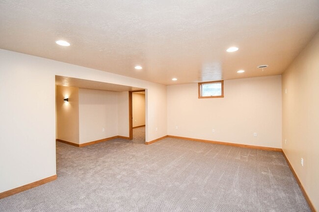 Building Photo - 602 E 57th St