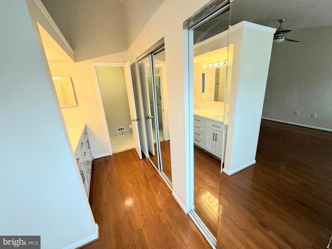 Building Photo - 2722 Hunters Gate Terrace