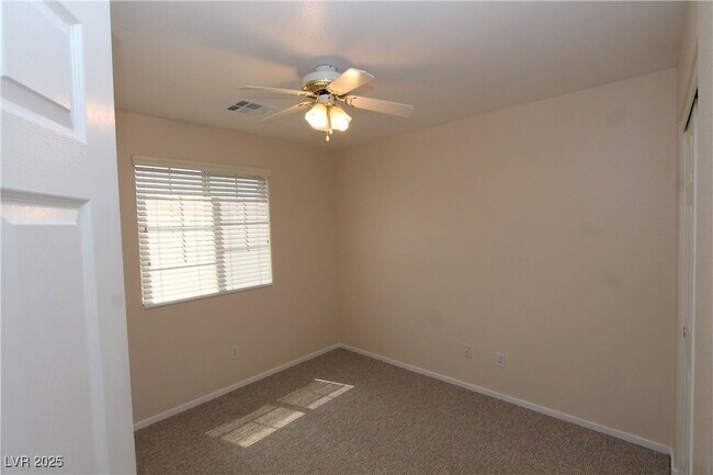 Building Photo - 2586 Highland Cliff Dr