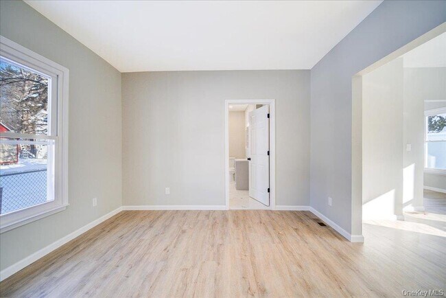 Building Photo - 108 Pine St