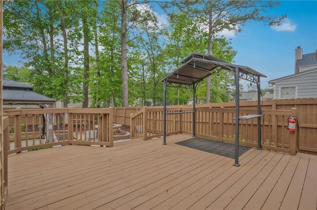 Building Photo - 4910 Lakebrooke Run