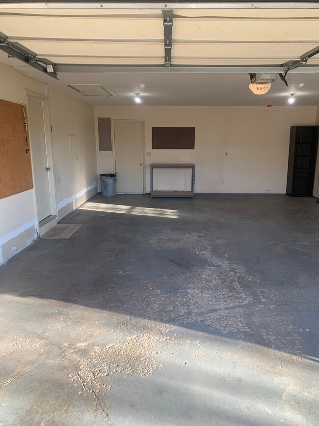 Building Photo - 1424 Town Hall Rd