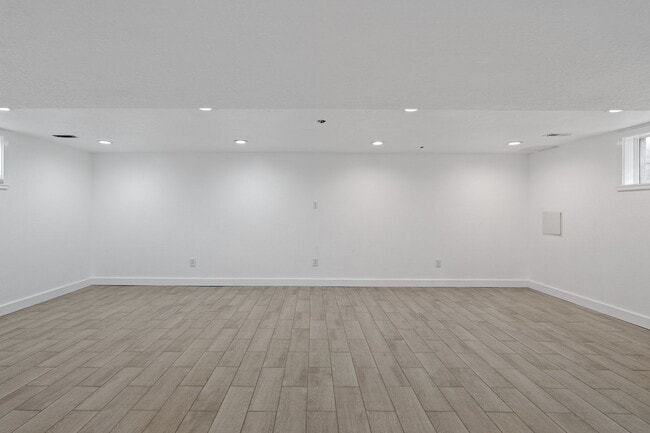 Building Photo - 14420 E Wellesley Ave