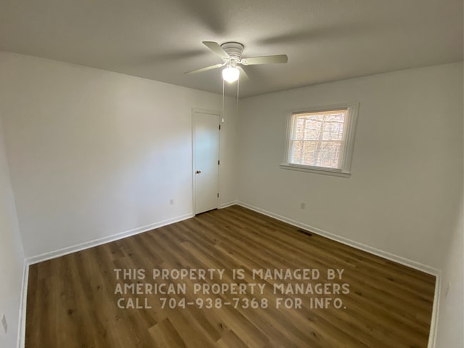 Building Photo - 3818 Vanderburg Dr