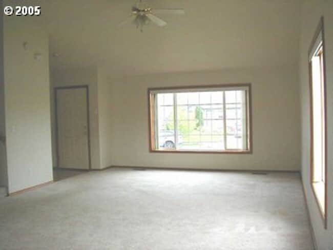 Building Photo - Spacious Tri-Level On Corner Lot