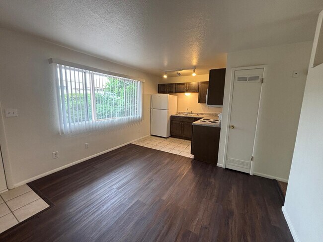 Building Photo - 1200 Lanny Ave