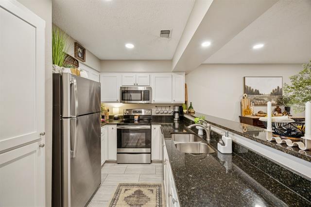 Building Photo - 3003 Kathleen Ln