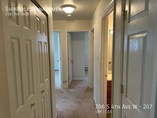 Building Photo - 206 S 4th Ave W