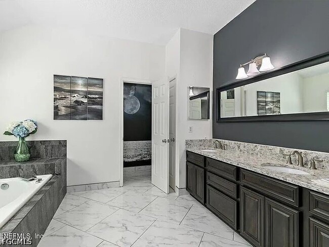Building Photo - 11532 Alexis Forest Dr