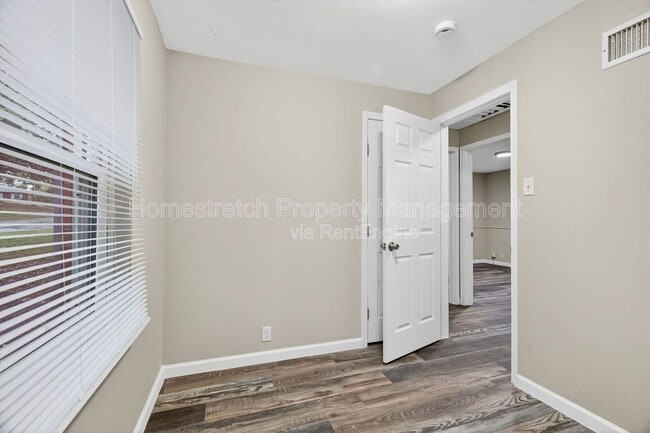 Building Photo - 23 Colchester Dr