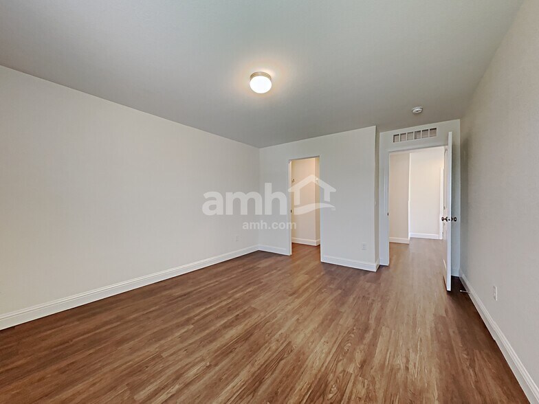 Building Photo - 10174 Dogwood St