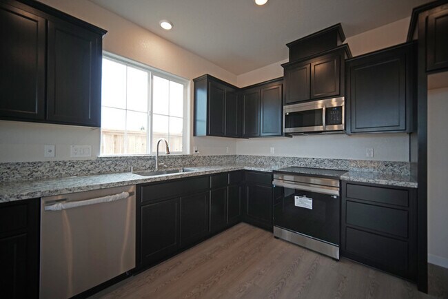 Building Photo - brand-new, never-before-lived-in 3-bedroom, 2-bathroom home with solar!