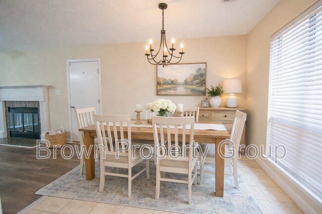 Building Photo - 7217 Pebblebrook Dr