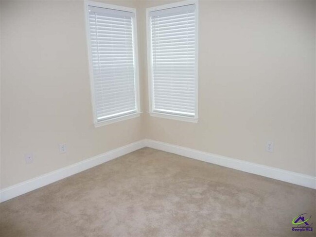 Building Photo - 113 Cedarland Dr