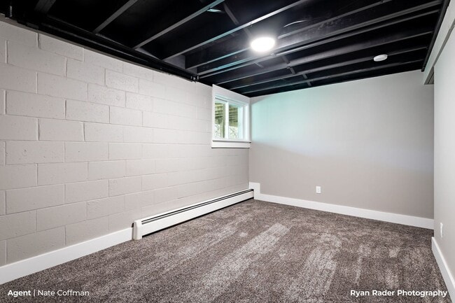 Building Photo - Downtown Rockford Single Family Home on White Pine Trail