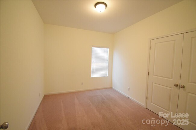 Building Photo - 3296 Saddlebrook Dr