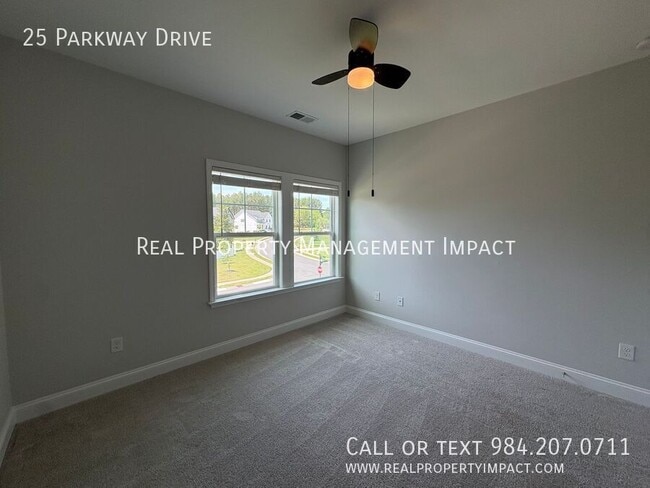 Building Photo - 25 Parkway Dr