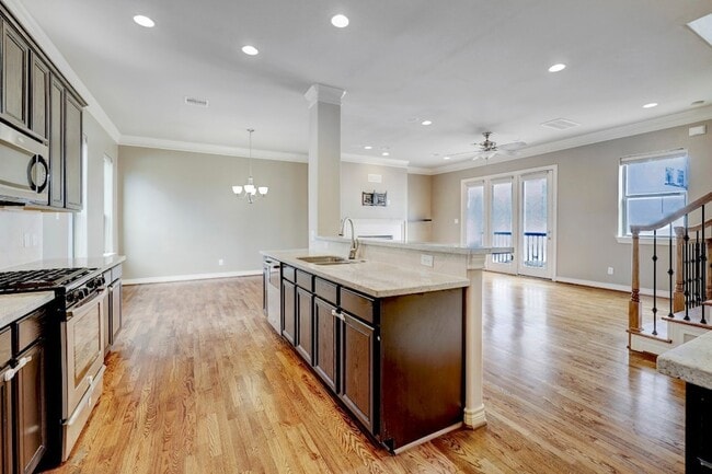 Building Photo - 8906 Lakeshore Bend Dr